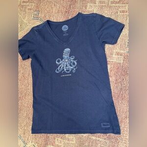 Life is Good Crusher tee classic fit women’s medium v neck vintage wash octopus
